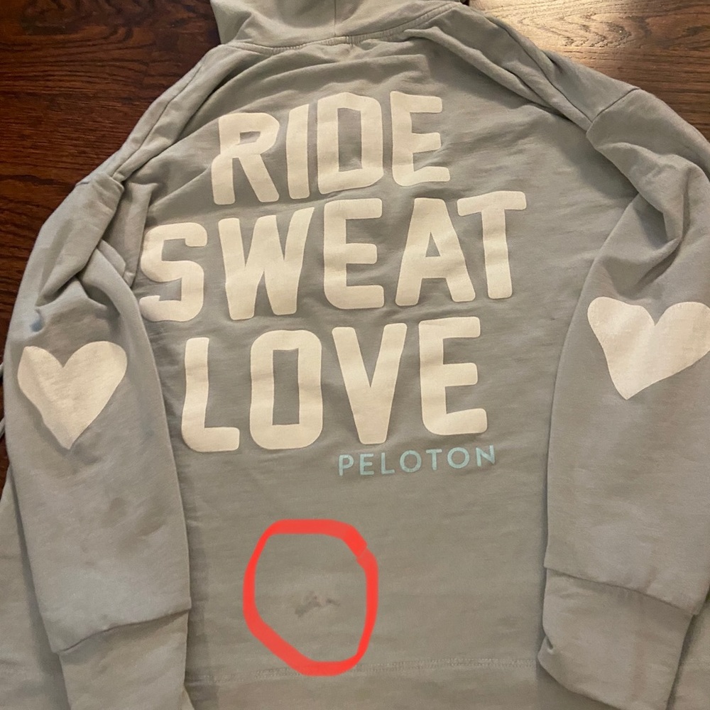 Bundle of 3 Peloton shirts - Picture 7 of 10